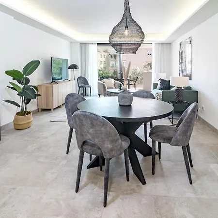 Inf32l- Modern Apartment, Families Only Apartment