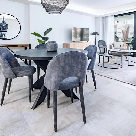 Inf32l- Modern Apartment, Families Only Apartment