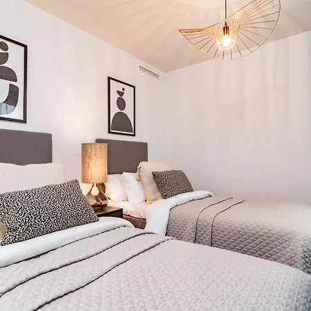 Inf32l- Modern Apartment, Families Only Apartment