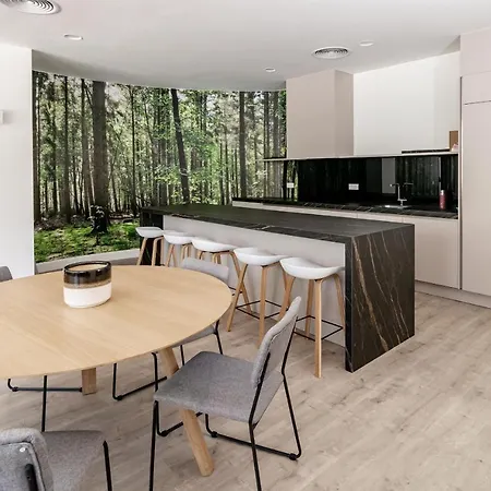 Inf32l- Modern Apartment, Families Only Apartment